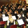 Das Schüler- und das Bezirksorchester des Nordbayerischen Musikbundes (NBMB) im Bezirk Oberfranken präsentieren am Dienstag, 3. Oktober, um 17 Uhr in der Adam-Riese-Halle in Bad Staffelstein ihre „Highlights der Blasmusik“.   Seit über drei Jahrzehnten kann man musikalische Höchstleistungen der Bezirksorchester Oberfranken in Bad Staffelstein genießen.  Den Konzertabend wird das Schülerorchester mit dem Stück „Hymn for a Hero“ beginnen. Das Bezirksorchester wird nach der Pause mit „Rase oft he Son“ den zweiten Teil eröffnen. In der Pause werden die Mitglieder der Kreisbläserjugend Lichtenfels für Getränke und einem Imbiss sorgen.    Die Jüngsten, das Schülerorchester, haben eine Woche ihrer Weihnachtsferien geopfert sich im Schullandheim Pottenstein gut auf das Konzert vorbereitet. Perfekte Harmonie wird in den Stücken zu spüren sein. Auch die Mitglieder des Bezirksorchesters haben sich in der zweiten Woche der Weihnachtsferien in Pottenstein zusammengefunden und die ausgewählten Stücke erfolgreich zusammen geübt. Es werden aus dem Bezirk Oberfranken über 160 Schüler und Jugendliche aus 48 Vereinen ein abwechslungsreiches Konzert bieten. Der Kreisverband Lichtenfels ist mit Musikerinnen und Musiker aus acht Vereinen vertreten. Die musikalische Gesamtleitung hat Michael Botlik, uUnterstützt wird er von den Dirigenten Edmund Rolle und Michael Saffer. Seit über 30 Jahren gibt es das Bezirksorchester Oberfranken im Nordbayerischen Musikbund Bezirk Oberfranken. Das Schüler- und das Bezirksorchester werden wieder bei den „Highlights der Blasmusik“ auf höchstem Niveau musizieren und einen wahren Hörgenuss bieten. Brillante Melodien werden die beiden Orchester mit ihren Musikerinnen und Musiker darbieten. Dank der Unterstützung durch die Stadt Bad Staffelstein mit Erstem Bürgermeister Mario Schönwald ist es möglich, die „Highlights der Blasmusik“ in Bad Staffelstein zu präsentieren. Die Orchesterwochen werden von einem Team erfahrener Dozenten geleitet und erweisen sich als exzellente Fortbildungsmaßnahme. Die Hinführung von Kindern an Musikinstrumente hat im Blasmusikbereich einen hohen Stellenwert und hat somit eine sehr erfreuliche Entwicklung genommen. Mittlerweile sind aus den exzellenten Blasmusikerinnen und -musiker Dirigenten und Ausbilder in den Vereinen geworden. Die Projekte „Schüler- und Bezirksorchester“ wird vom Bezirk Oberfranken, vom Freistaat Bayern und von der Stadt Bad Staffelstein unterstützt.  Die Fans der traditionellen Blasmusik und auch die der konzertanten Blasmusik werden von den „Highlights der Blasmusik“ begeistert sein. Sicherlich werden die Orchester mindestens eine Zugabe vorbereiten, bevor sie gemeinsam mit dem Oberfrankenlied und der Hymne einen würdigen Konzertabend beenden werden. Der Eintritt ist frei. Spenden sind gerne gesehen.