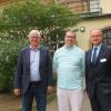 Bürgermeister Max Zeulner, der leitendeOberarzt Dr. med. Valentin Tolstov und Standortleiter BernhardtGehringer (v. li.) sind zufrieden. Bürgermeister Max Zeulner, der leitendeOberarzt Dr. med. Valentin Tolstov und Standortleiter BernhardtGehringer (v. li.) sind zufrieden.