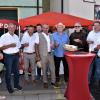 Auch in Zeiten des Wahlkampfs bewiesen die Gemeindevertreter keinerlei Berührungsängste beim Straßenfestrundgang, als sie bei der SPD Einkehr hielten. Auch in Zeiten des Wahlkampfs bewiesen die Gemeindevertreter keinerlei Berührungsängste beim Straßenfestrundgang, als sie bei der SPD Einkehr hielten.