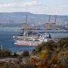 Ein Öltanker liegt im Hafen der russischen Hafenstadt Noworossijsk am Schwarzen Meer.