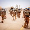 Soldaten der Bundeswehr verlassen einen Platz im Camp Castor in Gao in Mali.