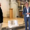 Stefanie Ott-Frühwald, Dekanin der Johanneskirche, und Helmut Braun, Leiter des Kunstreferats der evangelisch-lutherischen Landeskirche gehörten zur Auswahlkommission, die sich am Montag für das Model von Meide Büdel (Mitte) entschied. Stefanie Ott-Frühwald, Dekanin der Johanneskirche, und Helmut Braun, Leiter des Kunstreferats der evangelisch-lutherischen Landeskirche gehörten zur Auswahlkommission, die sich am Montag für das Model von Meide Büdel (Mitte) entschied.