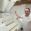 Müllermeister Stefan Ellner hat kräftig investiert: Der neue Doppelwalzenstuhl arbeitet effektiver und mit weniger Staub.