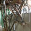 Neue Edelstahlrohre befördern das Getreide hoch bis unters Dach der Mühle und in diversen Abzweigungen dann zum gewünschten Walzenwerk Neue Edelstahlrohre befördern das Getreide hoch bis unters Dach der Mühle und in diversen Abzweigungen dann zum gewünschten Walzenwerk