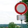 Wegen des Eichenprozessionsspinnersgesperrt: der Radweg zwischen Schmölz und Tüschnitz.