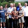 Am Samstag feierte Karl-Heinz Freitag (5. v. li.) mit seiner Ehefrau Gabriele (6. v. li.), Familienangehörigen, Verwandten, Bekannten sowie Vereinsvertretern seinen 80. Geburtstag.Auch Bürgermeister Jochen Weber (li.) war unter den Gratulanten.