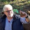 In 50 Zentimetern Tiefe entdeckt Dr. Michael Link in der Feldflur eine Porzellansicherung. In 50 Zentimetern Tiefe entdeckt Dr. Michael Link in der Feldflur eine Porzellansicherung.