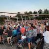 Stehende Ovationen: Über 1000 Gäste hielt es nicht mehr auf den Sitzen an der Seebühne. Stehende Ovationen: Über 1000 Gäste hielt es nicht mehr auf den Sitzen an der Seebühne.