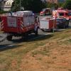 Feuerwehrfahrzeug um Feuerwehrfahrzeug rückt an. Feuerwehrfahrzeug um Feuerwehrfahrzeug rückt an.