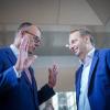 CDU-Chef Friedrich Merz gratuliert seinem Parteikollegen Thomas Heilmann. Der Bundestagsabgeordnete hatte den Antrag auf eine einstweilige Anordnung gestellt.