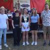 Das Adlerschießen entschied Kimberly Lienert (mit Kette) für sich – vor Mika Schwenzfeier (li. davon) und Patricia Marx (re. davon); mit im Bild Jugendwart Max Wagner (li.) und 2. Schützenmeister Bernd Watzka.