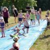 Bei sommerlichen Temperaturen das Highlight: die Wasserbahn.