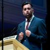 Humza Yousaf, Erster Minister von Schottland,  spricht auf dem Sonderparteitag der Schottischen Nationalpartei (SNP) in der Caird Hall in Dundee.
