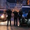 Polizisten an einer Kreuzung im Leipziger Stadtteil Connewitz.