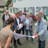 Architekt und Bauherr Burcin Bali (3. v.re) zeigte dem Bauauschuss in Unnersdorf zwar seine Pläne – doch die waren da schon nicht mehr aktuell. Architekt und Bauherr Burcin Bali (3. v.re) zeigte dem Bauauschuss in Unnersdorf zwar seine Pläne – doch die waren da schon nicht mehr aktuell.