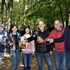 Wenn das Wetter passt, dann sind beim Ebnether Kellerfest  Voraussetzungen für einen Erfolg gegeben. Darüber freuten sich die Vertreter der Freiwilligen Feuerwehr Ebneth-Hainweiher mit ihren Festleitern Thomas Krappmann (li.) und Sebastian Callens (re.) , Zweite Bürgermeisterin Susanne Bock von Wülfingen, Stadtrat Dieter Schmiedel und Feuerwehrkommandant Thomas Rupprecht.