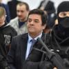 Der Unternehmer Marian Kocner wird von Polizisten in den Saal eines Spezialgerichts in Pezinok östlich von Bratislava gebracht.