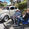 Helmut Ehrlinger aus Erlangen, der in Begleitung seiner Frau nachMistelfeld kam, ist stolz auf seinen VW Käfer vom Baujahr 1952. Helmut Ehrlinger aus Erlangen, der in Begleitung seiner Frau nachMistelfeld kam, ist stolz auf seinen VW Käfer vom Baujahr 1952.