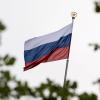 Die Flagge der Russischen Föderation auf einem Dach einer Botschaft (Symbolbild).