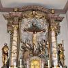 Der Hochalter mit der Skulptur des Heiligen Wendelin (re.), die der Werkstatt des Bamberger Hofbildhauermeisters Johann Bernhard Kamm zugeschrieben wird. Der Hochalter mit der Skulptur des Heiligen Wendelin (re.), die der Werkstatt des Bamberger Hofbildhauermeisters Johann Bernhard Kamm zugeschrieben wird.