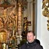Robert Schäfer vor dem Hochaltar. Robert Schäfer vor dem Hochaltar.