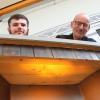 Entflammt für die Baufachmesse waren auch die Staffelsteiner Kachelofenbauer Dominic Lohneis und Stephan Leicht.