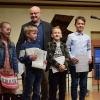 Die Jüngsten am Klavier mit Lehrer Thomas Meyer. Die Jüngsten am Klavier mit Lehrer Thomas Meyer.