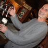 „Nepomuk“-Wirt Norbert Freitag zapft für sein Leben gern ein Bier. Irgendwann muss auch einmal Schluss sein. Das hat der 61-jähriger erkannt, der seine Kultkneipe verkaufen will.