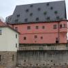 In die Wand unterhalb des Stadtschlosses wurden in sechs Metern Höhe Anker getrieben. In die Wand unterhalb des Stadtschlosses wurden in sechs Metern Höhe Anker getrieben.