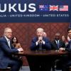 US-Präsident Joe Biden empfängt den australischen Regierungschef Anthony Albanese (l) und den britischen Premier Rishi Sunak (r) in San Diego.