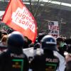 Bei einem Protest gegen den Landesparteitag der AfD ist es in Baden-Württemberg zu Ausschreitungen gekommen.