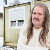 Jochen Hartmann (Archivbild) lebt in den Obdachlosen-Containern, seit sie aufgestellt wurden. Der schlechte Zustand der Container braucht Abhilfe.