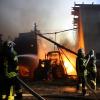 Trotz des schnellen Feuerwehreinsatzes verbrannten landwirtschaftliche Geräte. Trotz des schnellen Feuerwehreinsatzes verbrannten landwirtschaftliche Geräte.