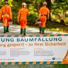 Die Bayerischen Staatsforsten statten ihre Forstbetriebe bayernweit mit personalisierten Bannern aus – diese sorgen für Sicherheit auf den Waldwegen und informieren die Bevölkerung vor Ort über Maßnahmen der Waldpflege.