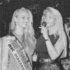 In Burgkunstadt wird Elke Jasinsky (li.) zur „Miss Oberfranken“ gekrönt. Neben ihr: Moderatorin Astrid Kullmann, die vier Jahre zuvor „Miss Germany“ war und sich auf die Fahnen schreibt, weniger schlüpfrige Fragen zu stellen als ihre männlichen Misswahl-Moderatorenkollegen. In Burgkunstadt wird Elke Jasinsky (li.) zur „Miss Oberfranken“ gekrönt. Neben ihr: Moderatorin Astrid Kullmann, die vier Jahre zuvor „Miss Germany“ war und sich auf die Fahnen schreibt, weniger schlüpfrige Fragen zu stellen als ihre männlichen Misswahl-Moderatorenkollegen.