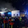 Rund 240 Feuerwehrleute waren bei dem Brand in Uetzing im Einsatz. Rund 240 Feuerwehrleute waren bei dem Brand in Uetzing im Einsatz.