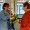 Sichtlich gerührt ist Lesepatin Gertrud Dorsch von den vielen Glückwünschen zu ihrem Geburtstag.