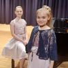 Esther und Lea Schönhals, die beim vorigen Regionalentscheid in der Kategorie „Klavier zu vier Händen“ die Höchstpunktzahl erreicht hatten, traten erstmals als Solisten an. Esther und Lea Schönhals, die beim vorigen Regionalentscheid in der Kategorie „Klavier zu vier Händen“ die Höchstpunktzahl erreicht hatten, traten erstmals als Solisten an.