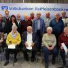 Seit 40 beziehungsweise 60 Jahre sind sie Mitglieder der Raiffeisen-Volksbank Bad Staffelstein. Dafür dankten ihnen die Vorstandsmitglieder Christoph Bäumel und Norbert Gellert.