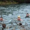 Zum 20. Male trafen sich einige Hartgesottene, um das traditionelle Eisschwimmen zu genießen.