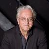 Gerd Anthoff nimmt seine Zuhörer in seiner stimmgewaltigen Lesung mit auf eine unterhaltsame, spannende Achterbahn-Fahrt zur Winterzeit.
