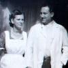 Die Anfänge: Das Ehepaar Elisabeth und Heinrich Linz 1948 vor dem ersten Salon. Die Anfänge: Das Ehepaar Elisabeth und Heinrich Linz 1948 vor dem ersten Salon.