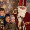 Da gab es kein Halten. Die Kinder drängten sich um den Nikolaus für die Zauberbox.