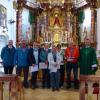 Bei der Grundfelder Wallfahrt wurden in Marienweiher langjährige Wallfahrer geehrt (v. li.): Wallfahrtsführer Richard Lurz, Hartwig Hümmer, Manuela Faulstich (beide 30 Jahre), Margit Vogt, Susanne Schaad und Elke Hoffmann (alle 10 Jahre) sowie Klaus Zipfel (40 Jahre). Rechts der Wallfahrtsseelsorger Pater Benedykt.