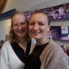 Extra aus München angereist: Antonia (li.) mit ihrer Lichtenfelser Freundin Maria. Die Ohrringe hat Maria beim Korbmarkt erstanden. Extra aus München angereist: Antonia (li.) mit ihrer Lichtenfelser Freundin Maria. Die Ohrringe hat Maria beim Korbmarkt erstanden.