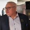 Michael Schulz, der Vorsitzende des Stiftungsrates beim Small-Talk in den Koinor-Räumen. Michael Schulz, der Vorsitzende des Stiftungsrates beim Small-Talk in den Koinor-Räumen.