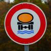 Zum Schutz des Wassers herrscht hier ein Verbot für Fahrzeuge mit wassergefährdender Ladung. Zum Schutz des Wassers herrscht hier ein Verbot für Fahrzeuge mit wassergefährdender Ladung.