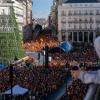Menschenmengen versammeln sich in Madrid auf der zentralen Puerta del Sol während einer Demonstration der konservativen spanischen Volkspartei gegen die geplante Amnestie für alle von der Justiz zwischen 2012 und 2023 verfolgten «Catalanistas».