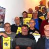 Mit zahlreichen Bändern und Ehrenpreisen wurden die erfolgreichen Rassegeflügelzüchter beim Züchterabend ausgezeichnet. Der Vorsitzende des Sondervereins der Gruppe Süd, Hardy Gantke (li.) und Bundesvorsitzender Dieter Kuhr (re) gratulierten ihnen. Mit zahlreichen Bändern und Ehrenpreisen wurden die erfolgreichen Rassegeflügelzüchter beim Züchterabend ausgezeichnet. Der Vorsitzende des Sondervereins der Gruppe Süd, Hardy Gantke (li.) und Bundesvorsitzender Dieter Kuhr (re) gratulierten ihnen.