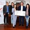 Spenden der Sparkassenstiftung in Höhe von 15.500 Euro überreichte Sparkassendirektor Dr. Martin Faber (3. v. re.) an (v. li.) den Organisationsleiter des Regiomed-Main-Triathlons, Helmut Dorsch, Jochen Dotterweich vom Friedensmuseum Meeder, 2. Vorsitzenden Hannes Zips und  Vorsitzende Dr. Natalie Gutgesell vom Kulturvereins Coburg, Bürgermeisterin Christine Frieß sowie dnr stellvertretenden BRK-Kreisgeschäftsführer Stephen Bauersachs.